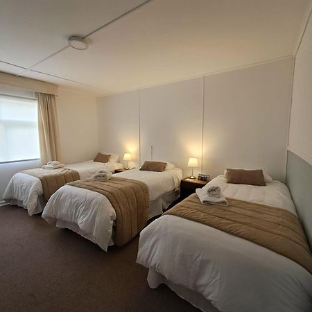 Hotel Capitán Eberhard Puerto Natales Kültér fotó