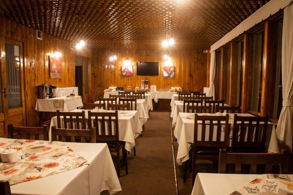 Hotel Capitán Eberhard Puerto Natales Kültér fotó