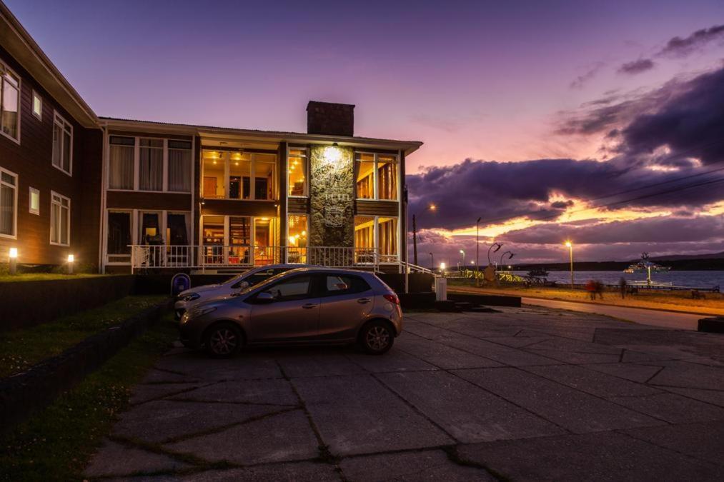 Hotel Capitán Eberhard Puerto Natales Kültér fotó