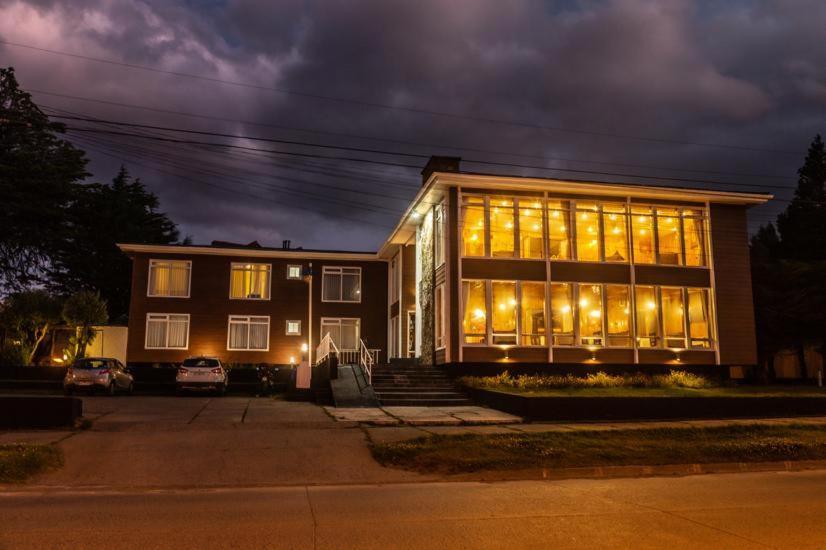 Hotel Capitán Eberhard Puerto Natales Kültér fotó