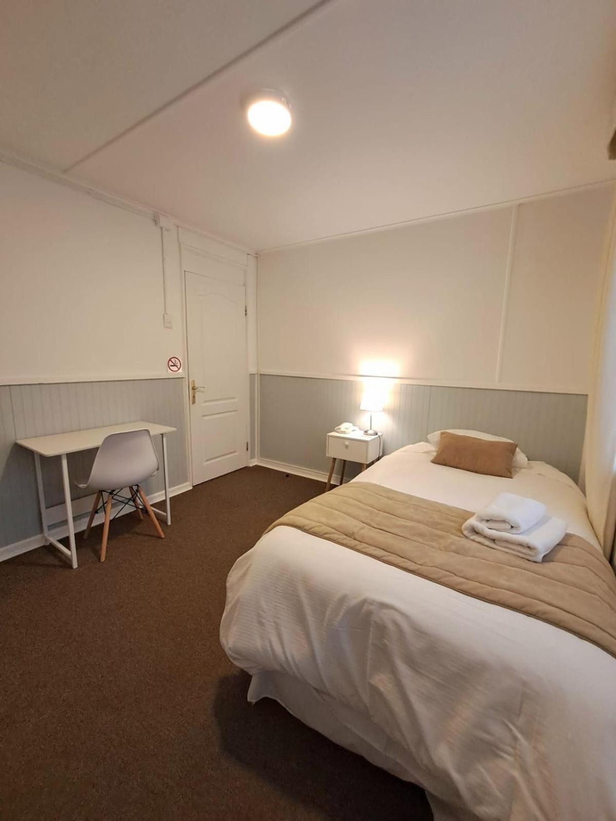 Hotel Capitán Eberhard Puerto Natales Kültér fotó